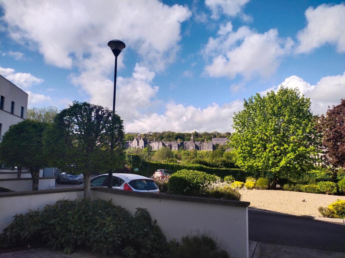 كورك Crescent Apartments Homestay المظهر الخارجي الصورة