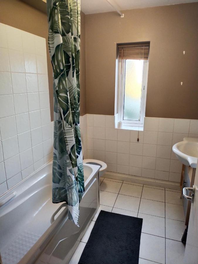 كورك Crescent Apartments Homestay المظهر الخارجي الصورة